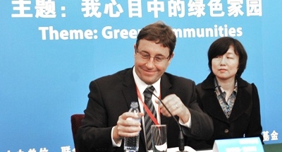 参与世界竞争不断提高产品技术水平，完善产品品质，来满足用户的需求
